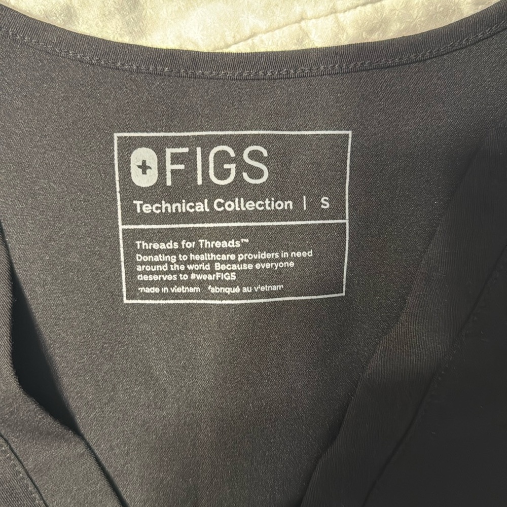 Black Figs Scrub top